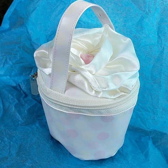NWOT Cute Little Sweetheart Cupcake Bag 🌼 - Picture 11 of 12